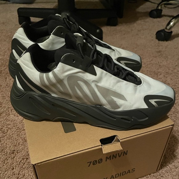 Yeezy Shoes - Yeezy's 700 MNVN